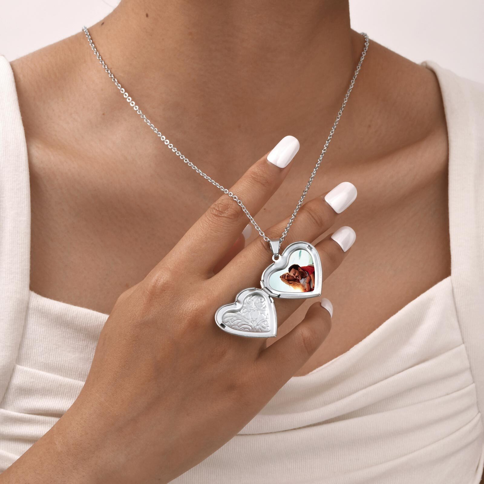 Vnox Dainty Heart Foto Collane - Heart Locket Necklace Photo recensione e prezzo