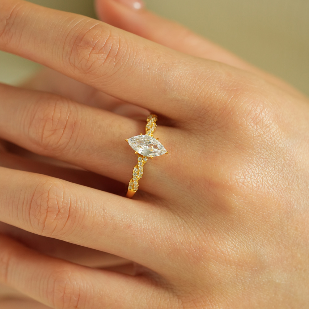 Anello Lumira in Oro 18K con M - Moissanite Engagement Ring 1 Carat recensione e prezzo